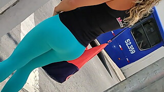 Milf hot ass going to gym candid