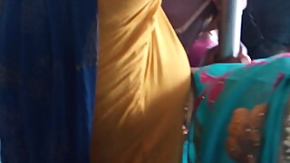 Tamil married chudi aunty hot view in bus